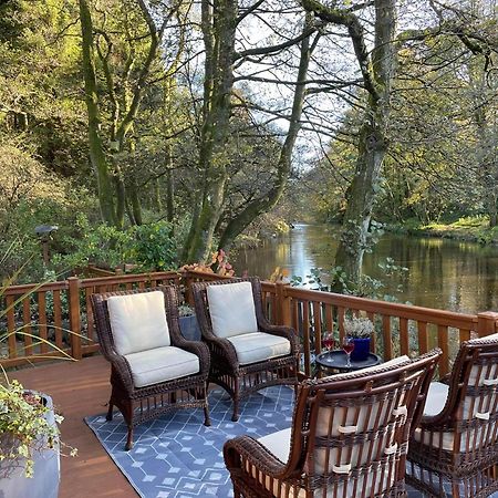 Riverbank Lodge Dollar Extérieur photo