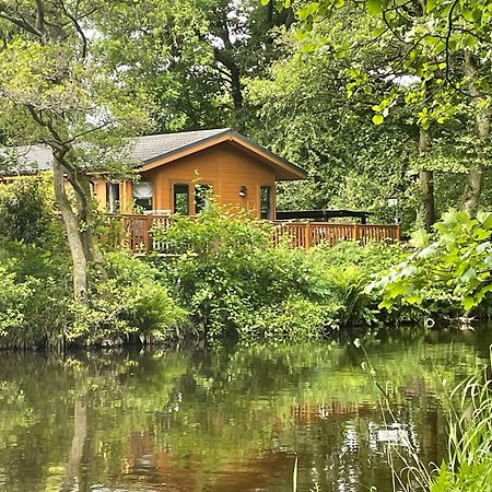 Riverbank Lodge Dollar Extérieur photo