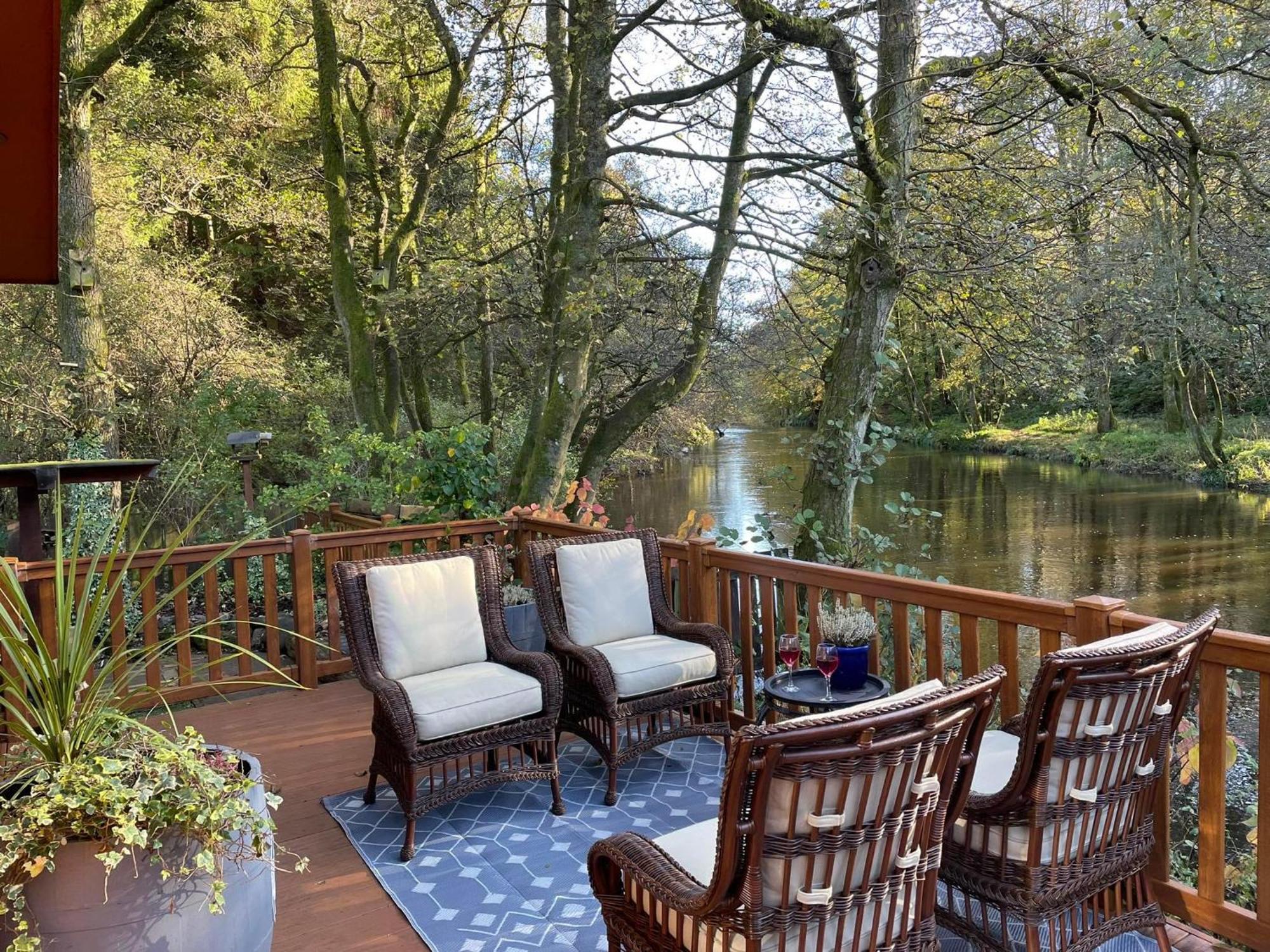 Riverbank Lodge Dollar Extérieur photo