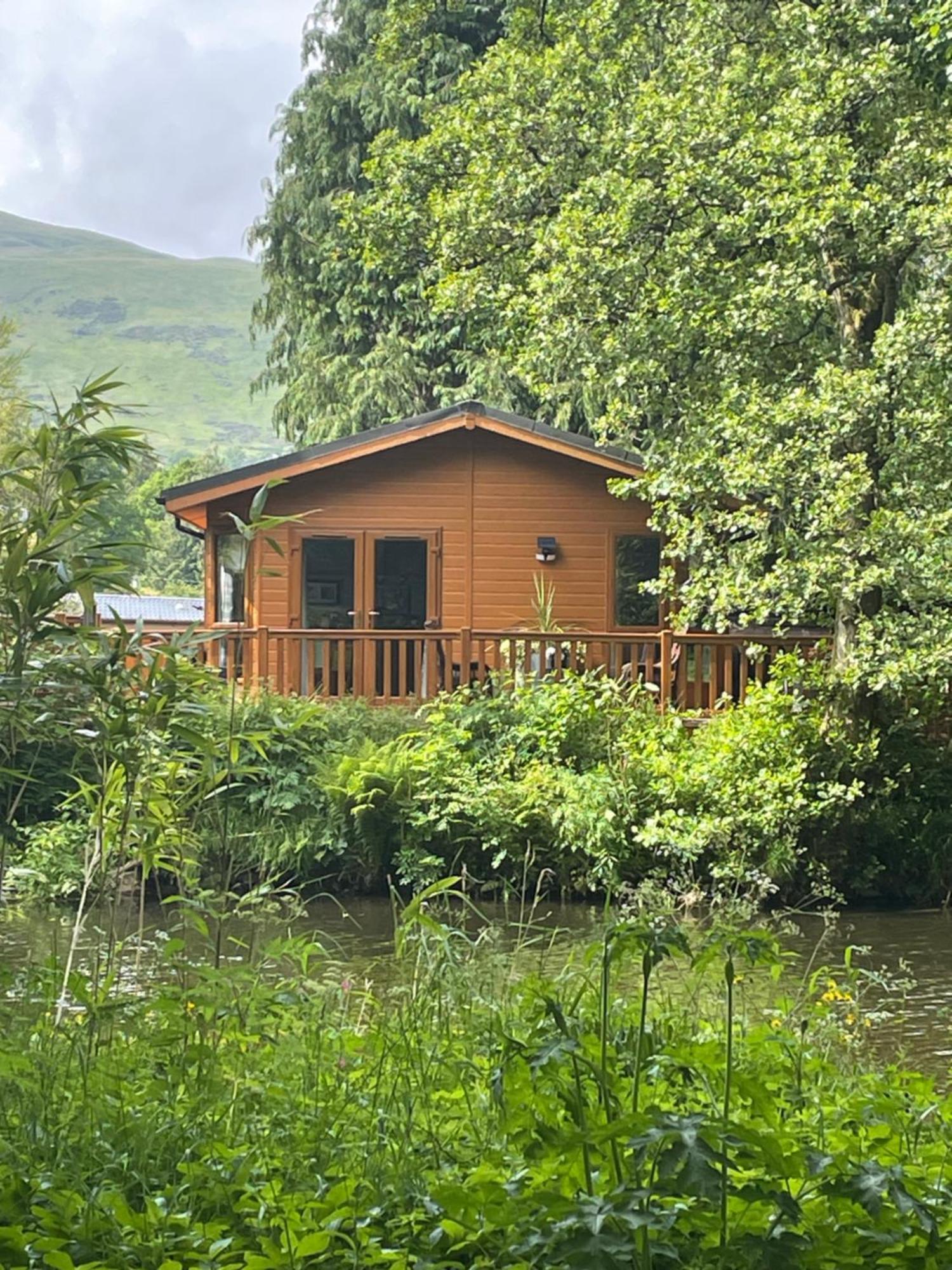 Riverbank Lodge Dollar Extérieur photo
